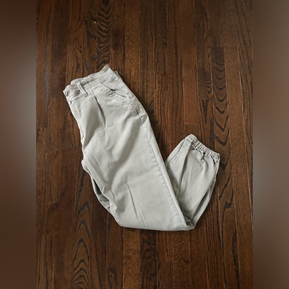PAIGE Women’s 32 Mayslie Gray Pleated Denim High-Rise Cropped Jogger Jeans - EUC - Picture 2 of 16